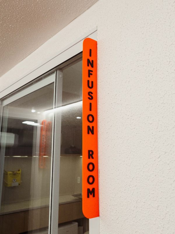Entrada da sala de aplicação assistida